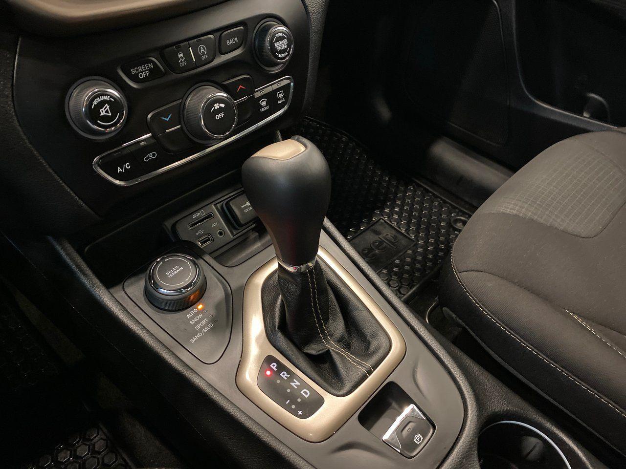 2015 Jeep Cherokee North-4
