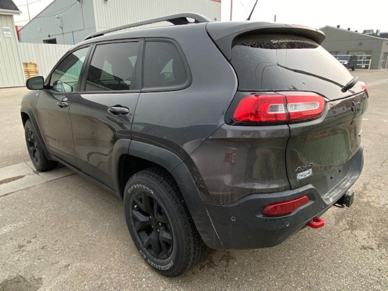 2015 Jeep Cherokee Trailhawk-2