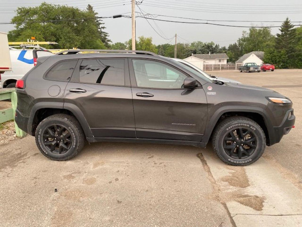 2015 Jeep Cherokee Trailhawk-3