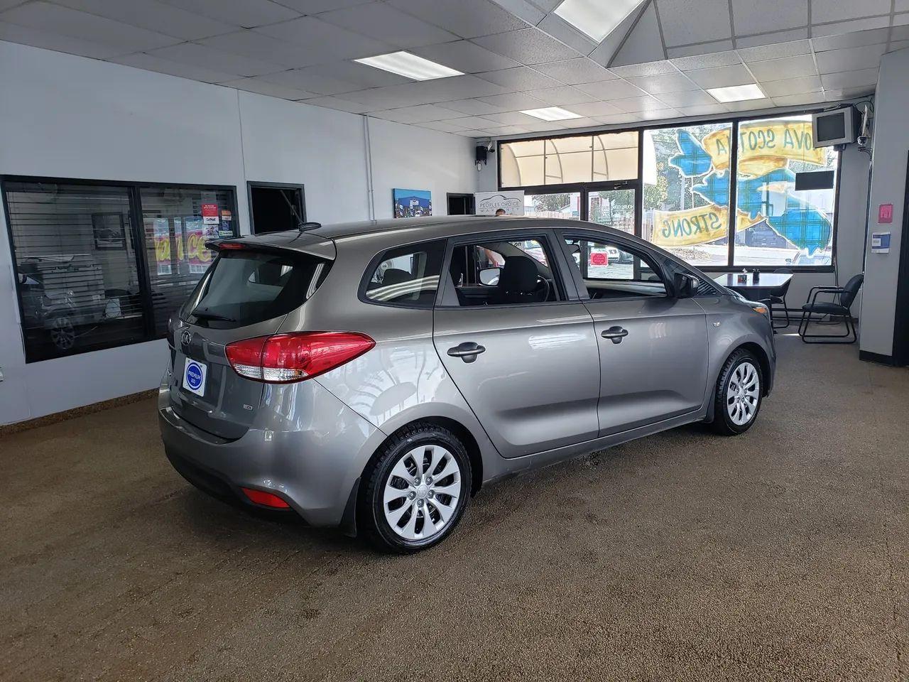 2015 Kia Rondo FX-4