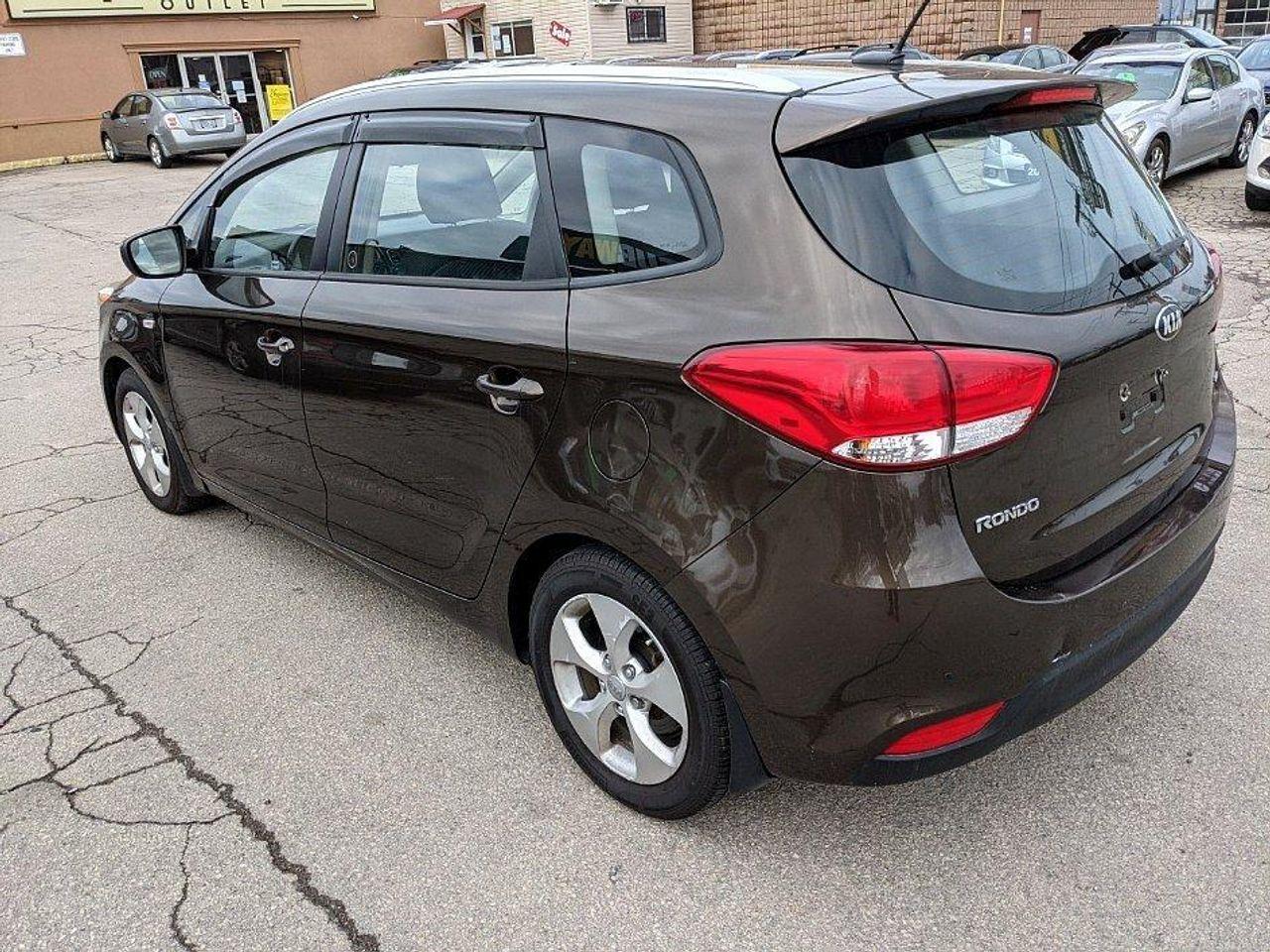 2015 Kia Rondo FX-4