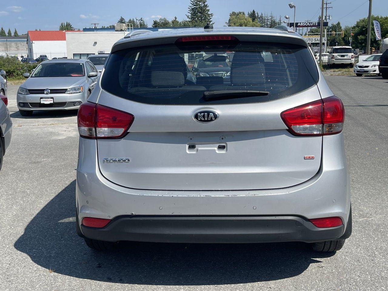 2015 Kia Rondo FX-4