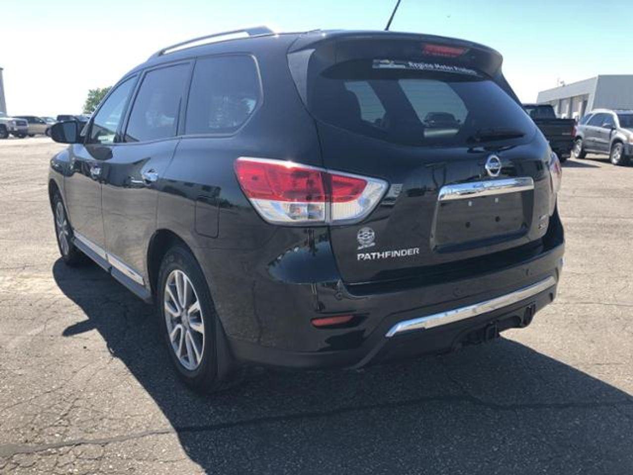 2015 Nissan Pathfinder SV-2