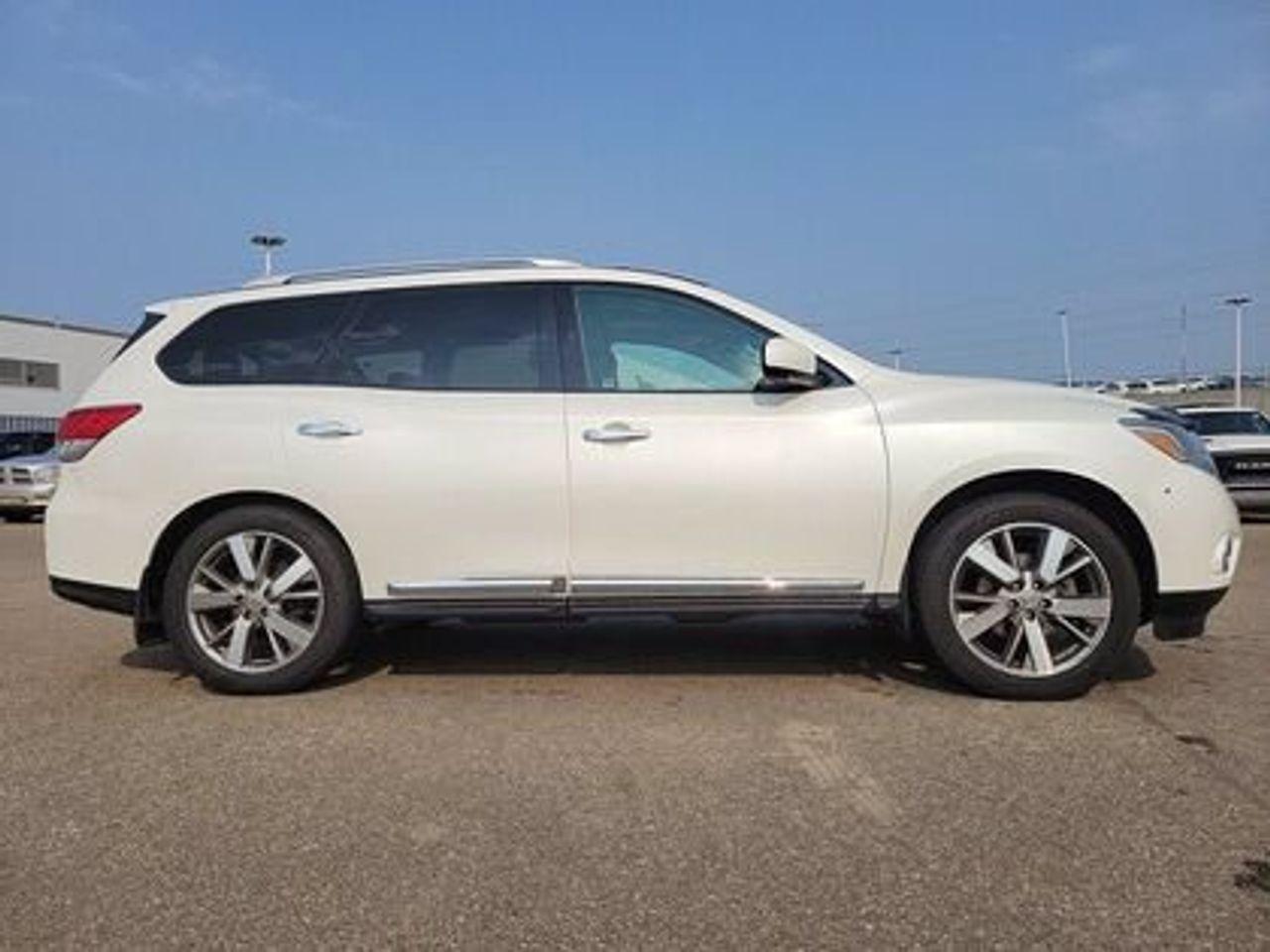 2015 Nissan Pathfinder SV-3