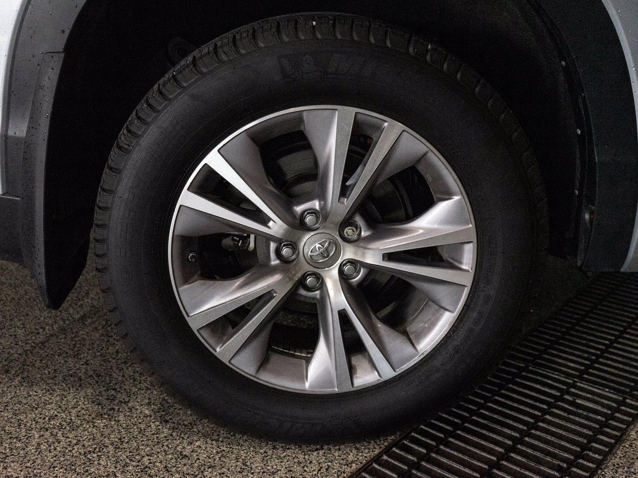 2015 Toyota Highlander LE-4