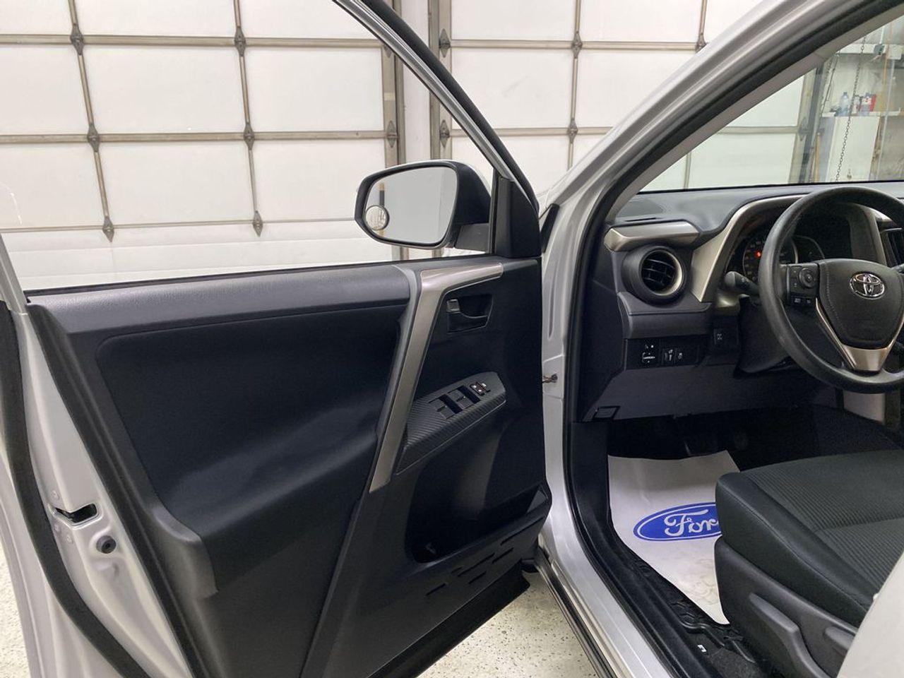 2015 Toyota RAV4 LE-3