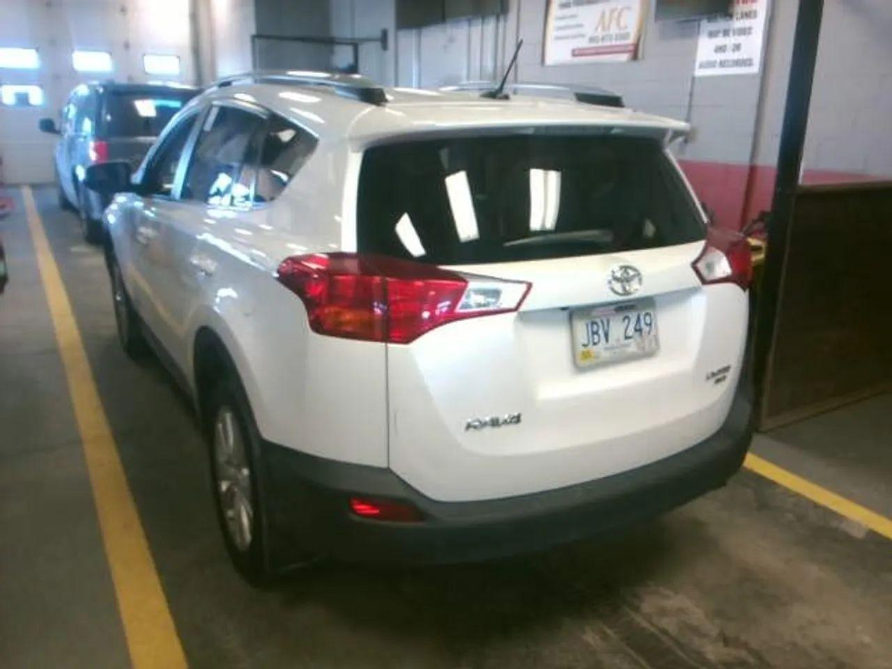 2015 Toyota RAV4 Limited-4