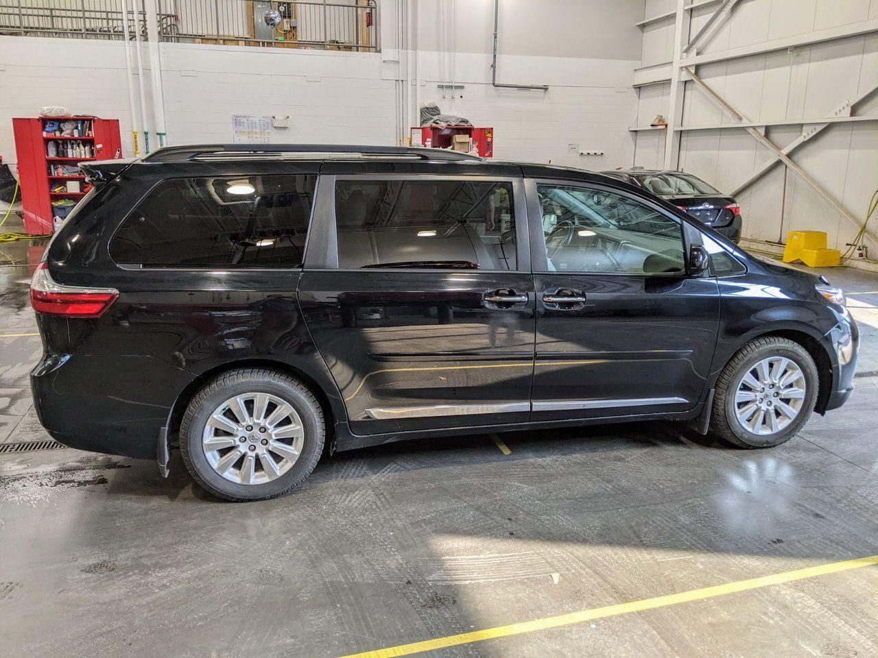 2015 Toyota Sienna XLE-2