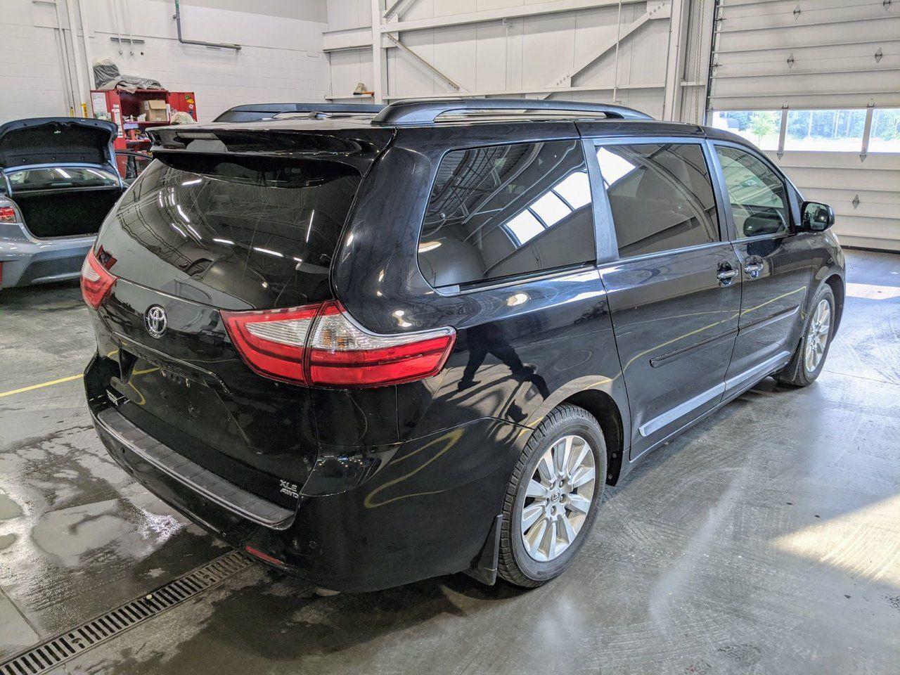 2015 Toyota Sienna XLE-3