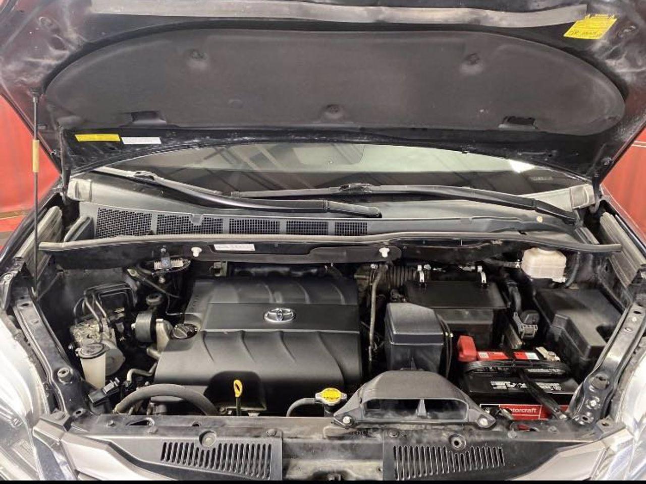 2015 Toyota Sienna XLE-2