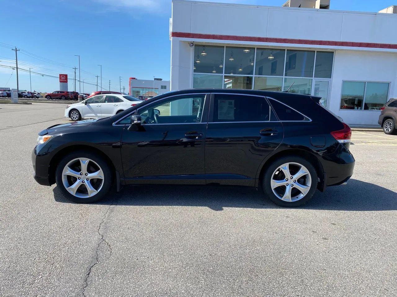 2015 Toyota Venza XLE-2