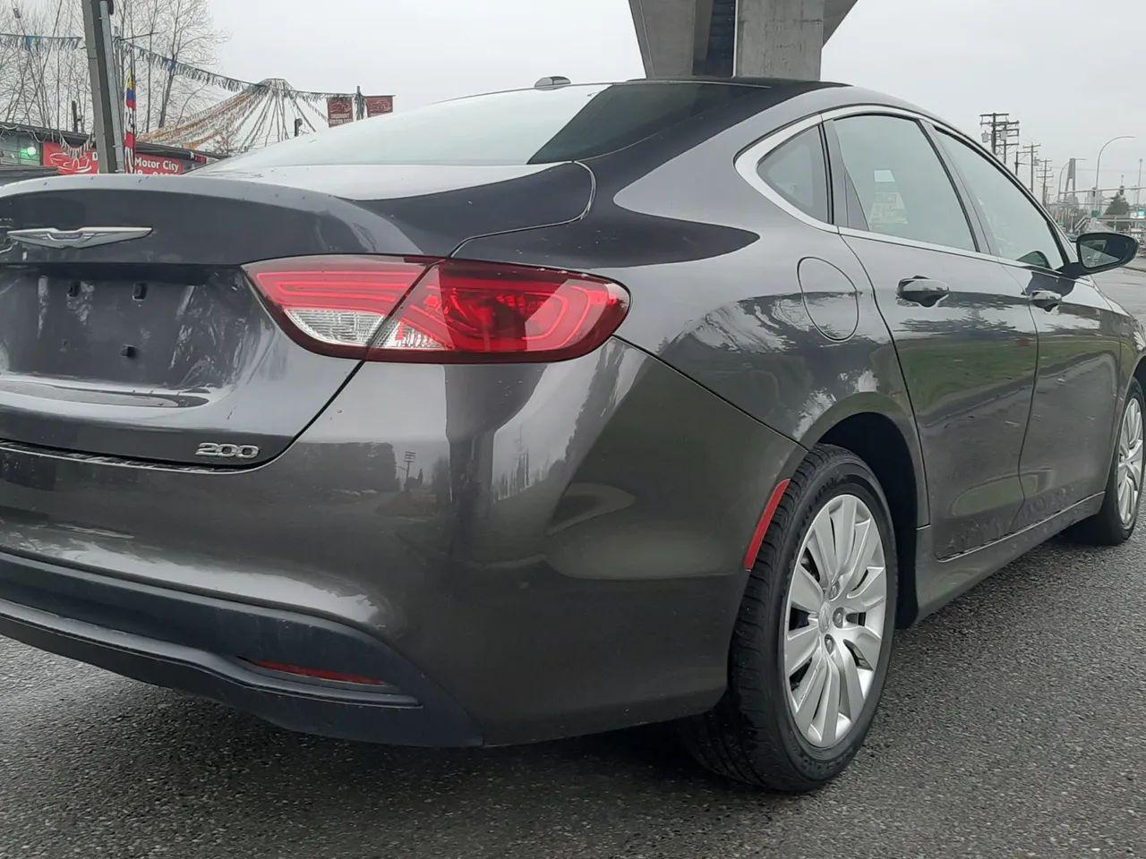 2016 Chrysler 200 LX-4