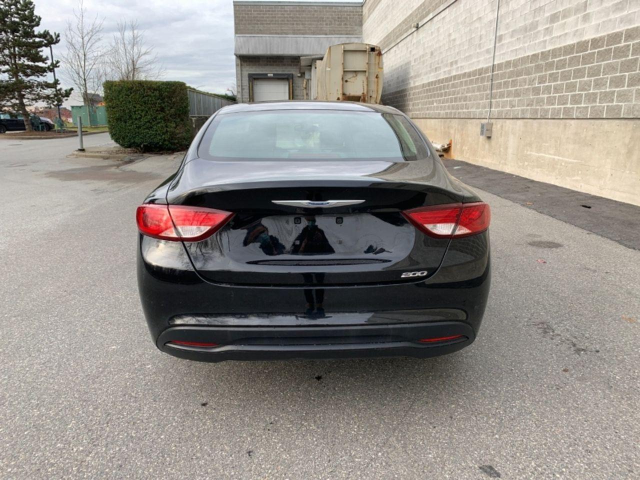 2016 Chrysler 200 LX-4