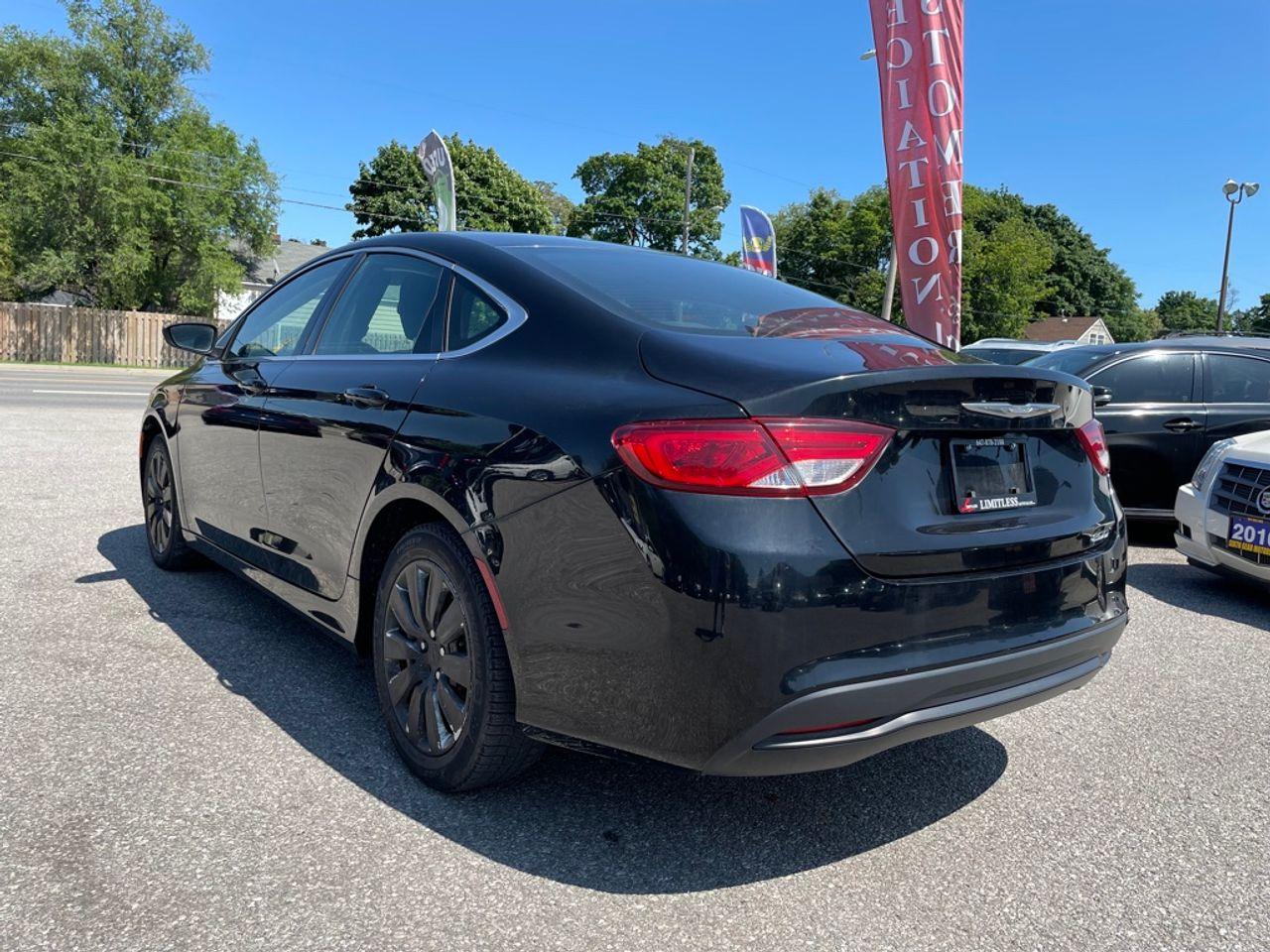 2016 Chrysler 200 LX-4