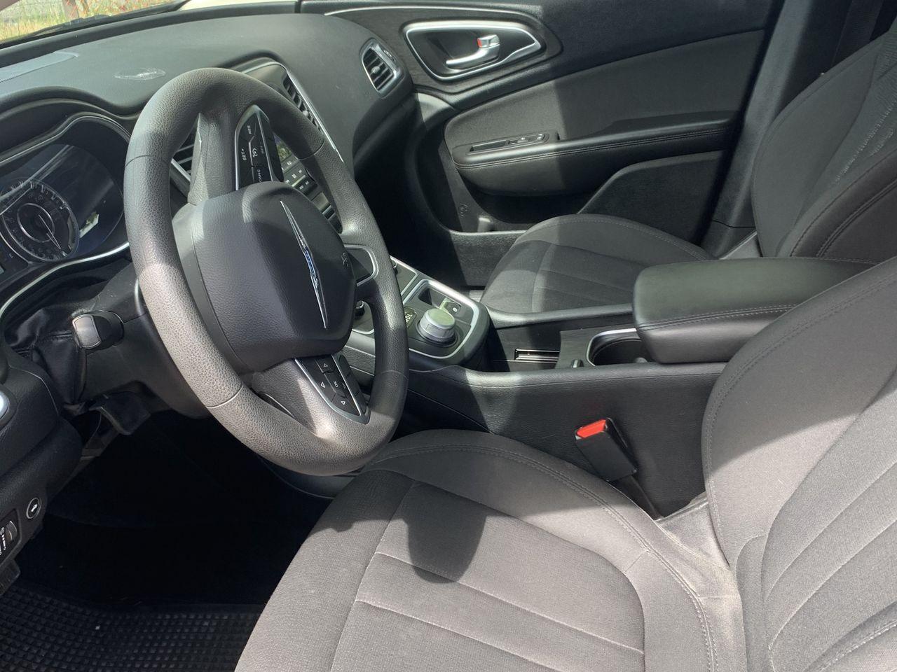 2016 Chrysler 200 LX-4