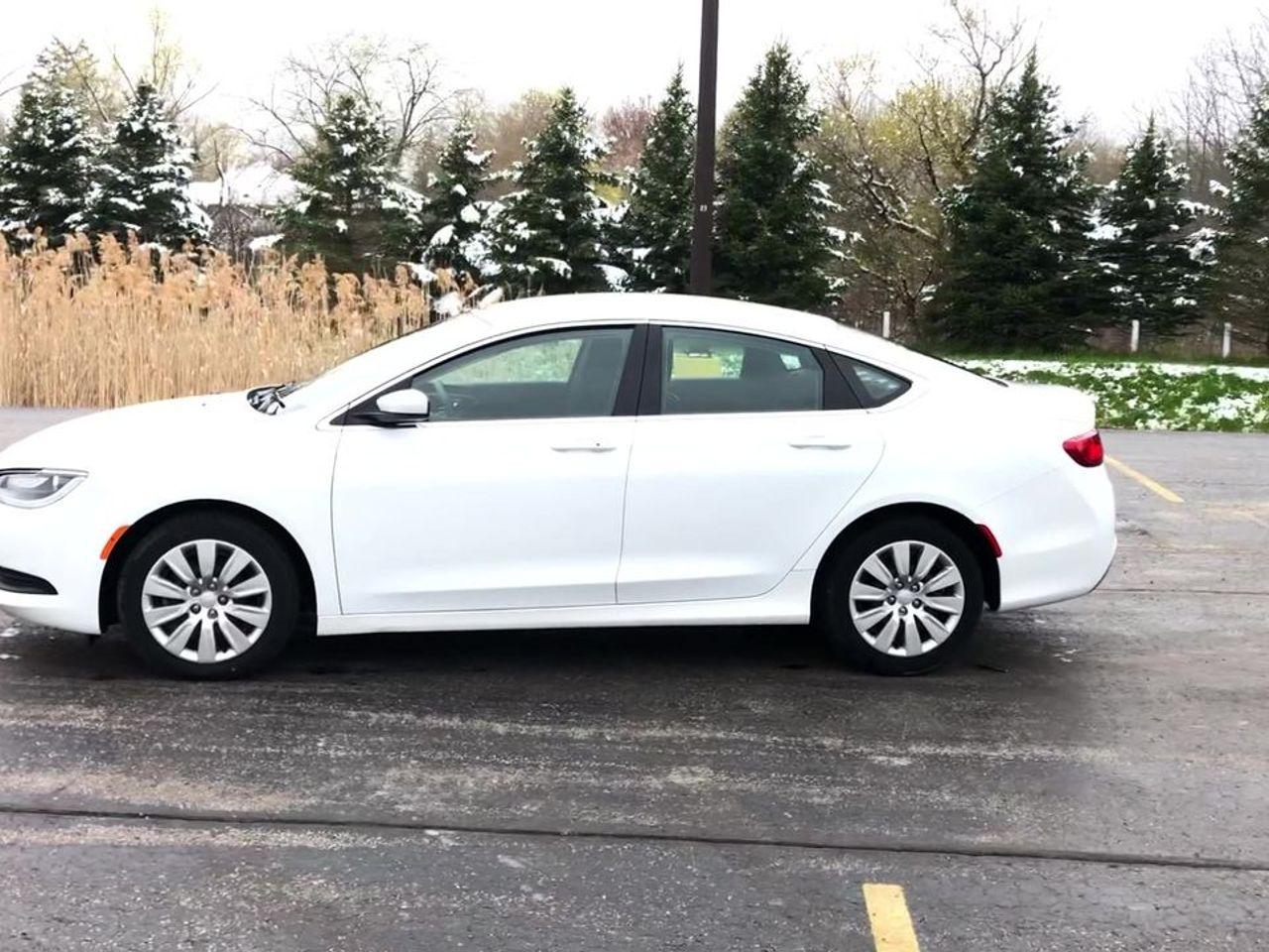 2016 Chrysler 200 LX-4