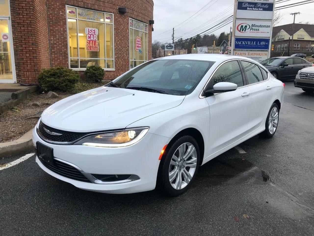 2016 Chrysler 200 Limited-0