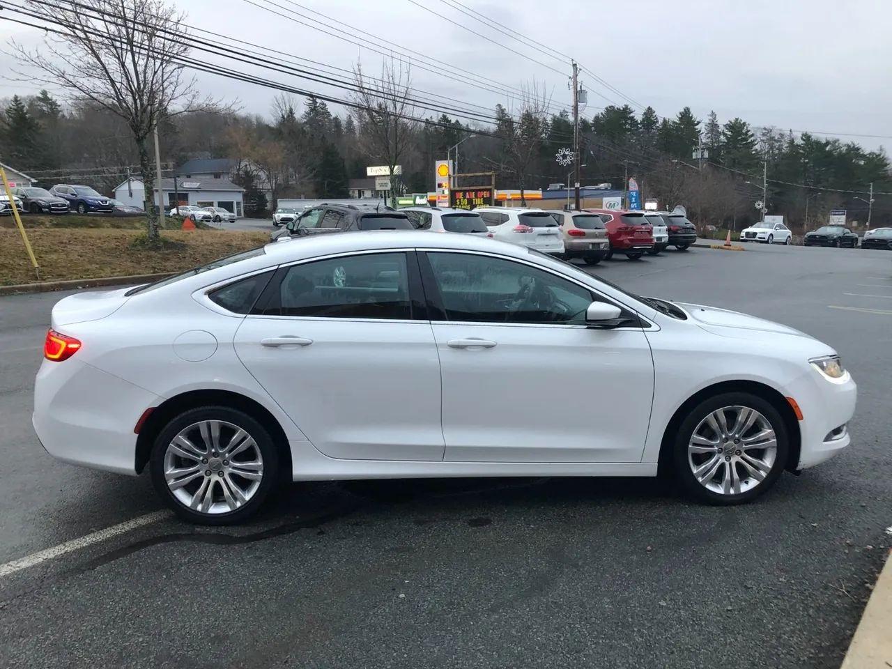 2016 Chrysler 200 Limited-3