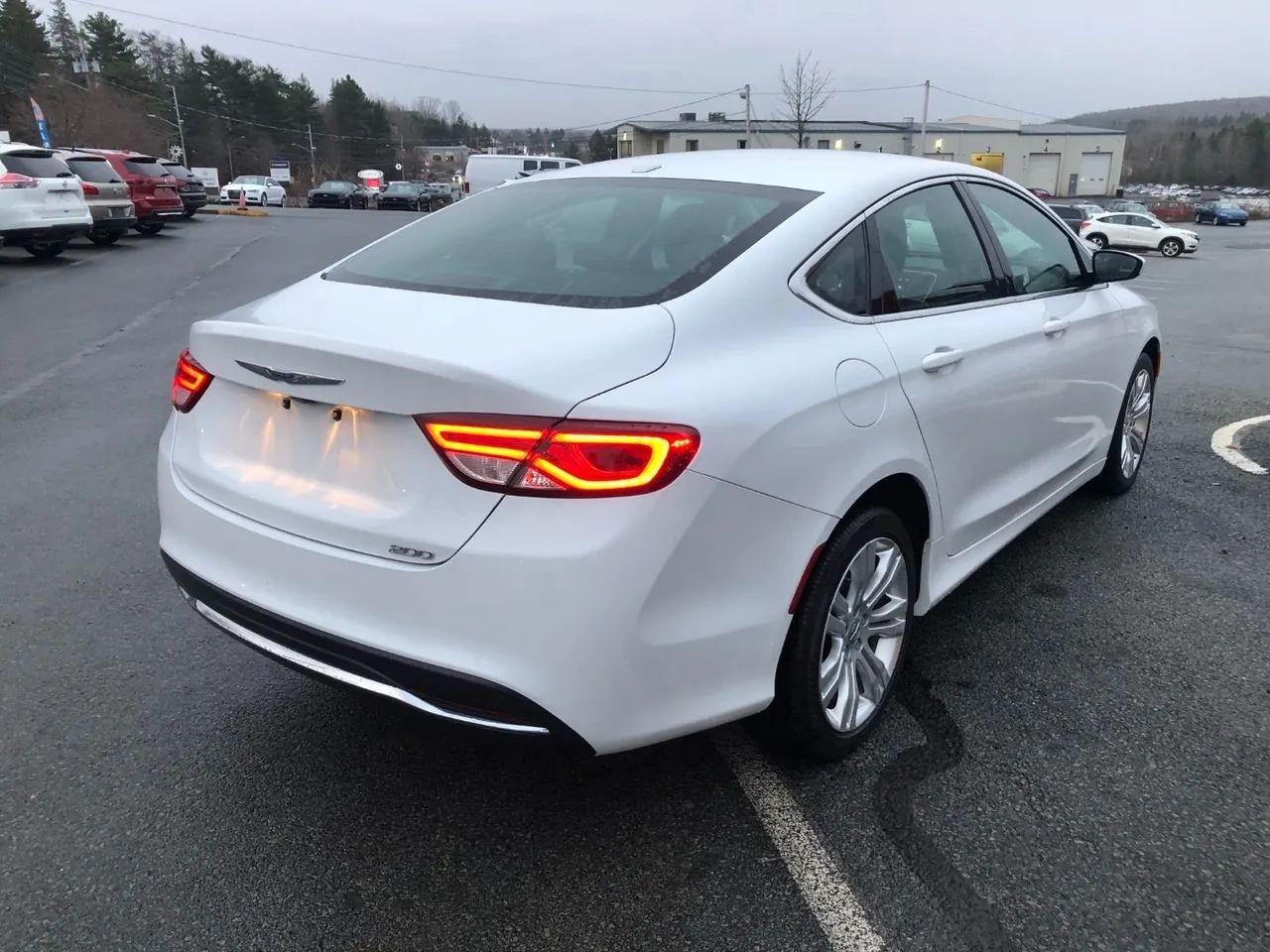 2016 Chrysler 200 Limited-4