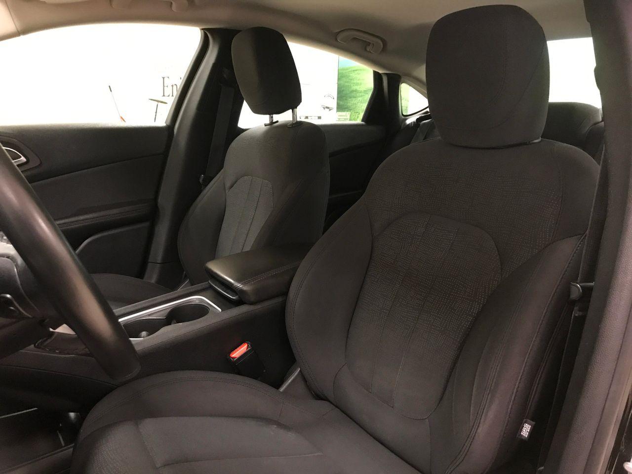 2016 Chrysler 200 Limited-2