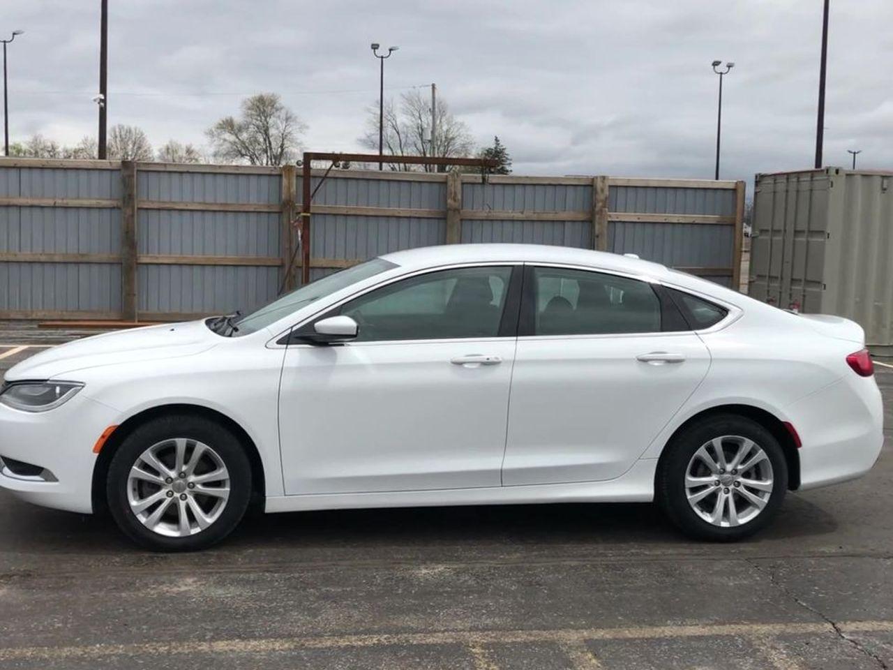 2016 Chrysler 200 Limited-4