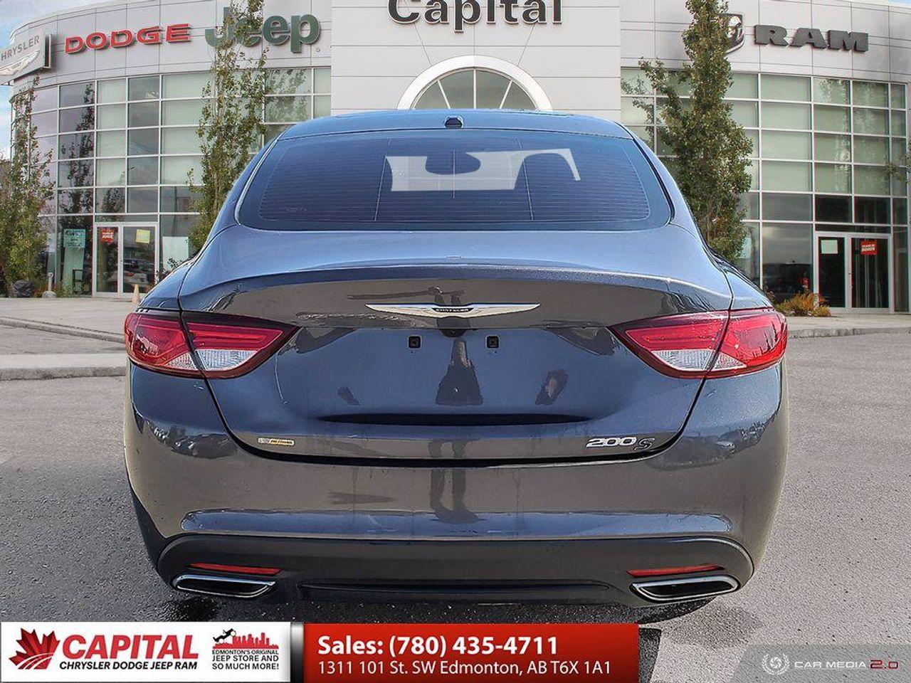 2016 Chrysler 200 S-4