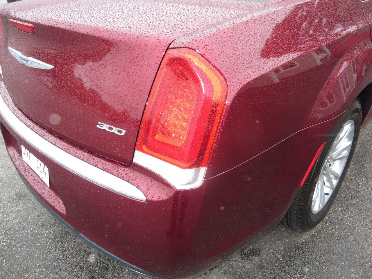 2016 Chrysler 300 Limited-4