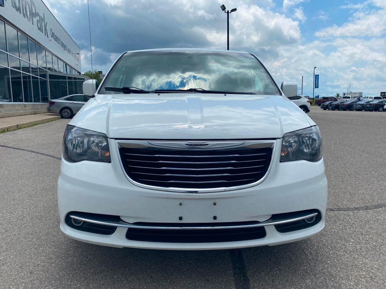 2016 Chrysler Town & Country S-1