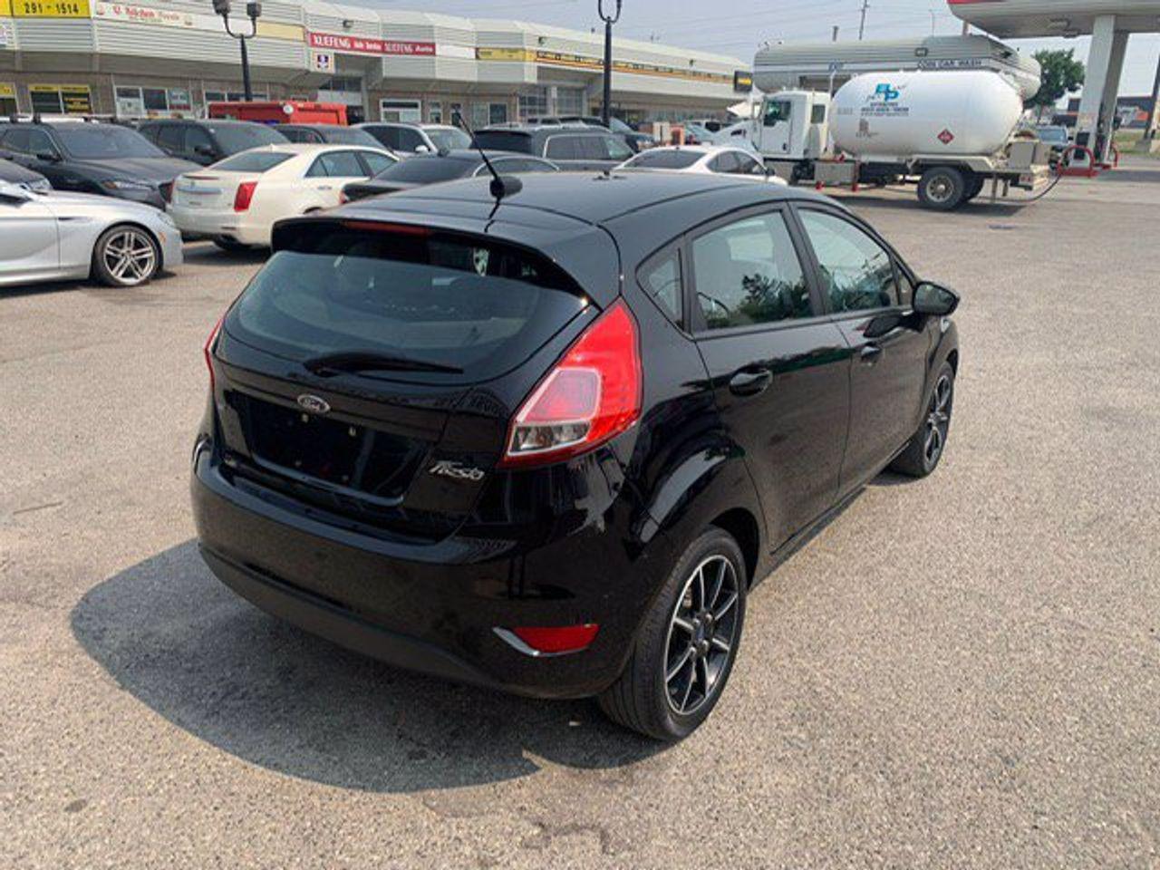 2016 Ford Fiesta SE-2
