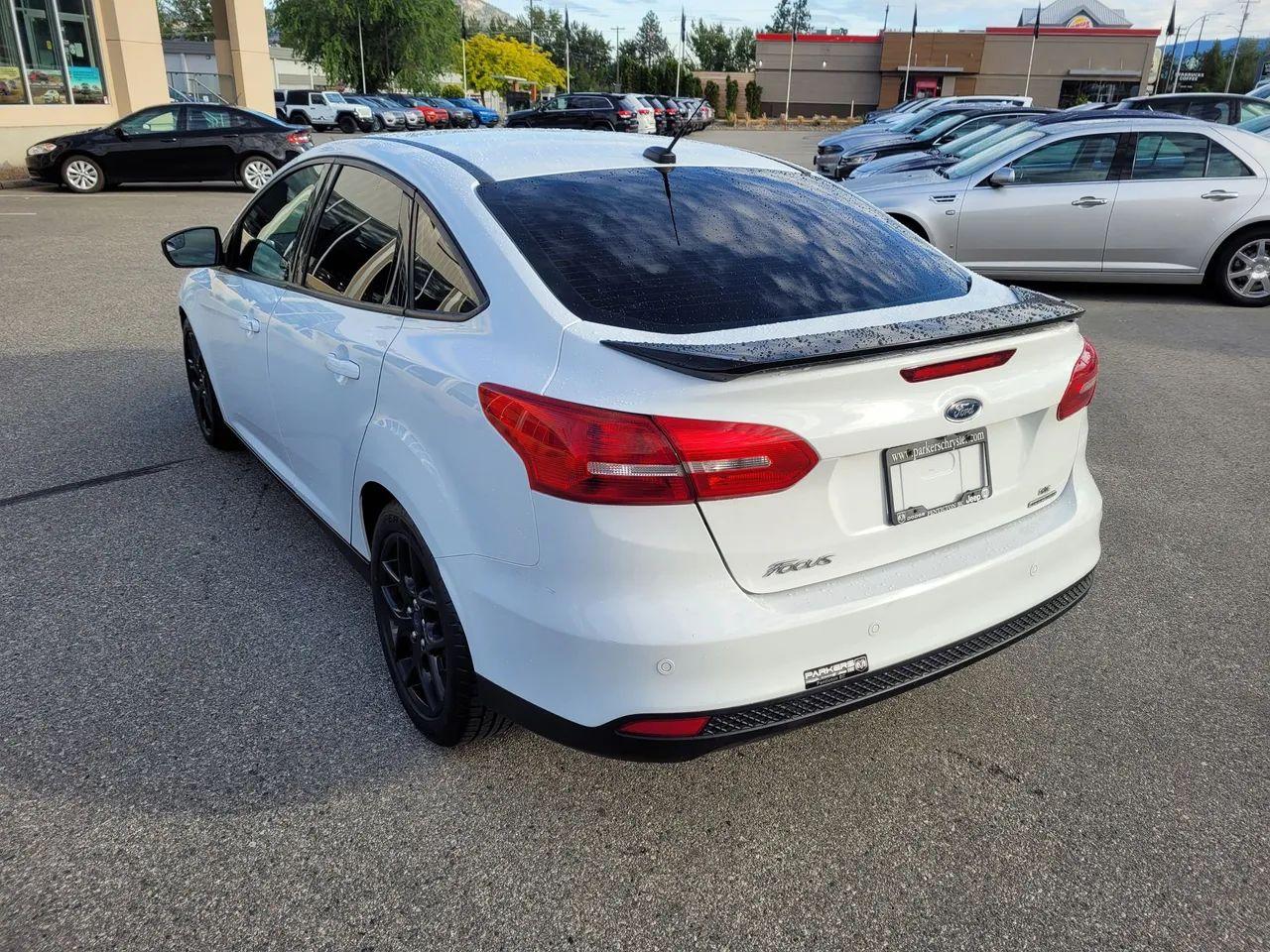 2016 Ford Focus SE-3