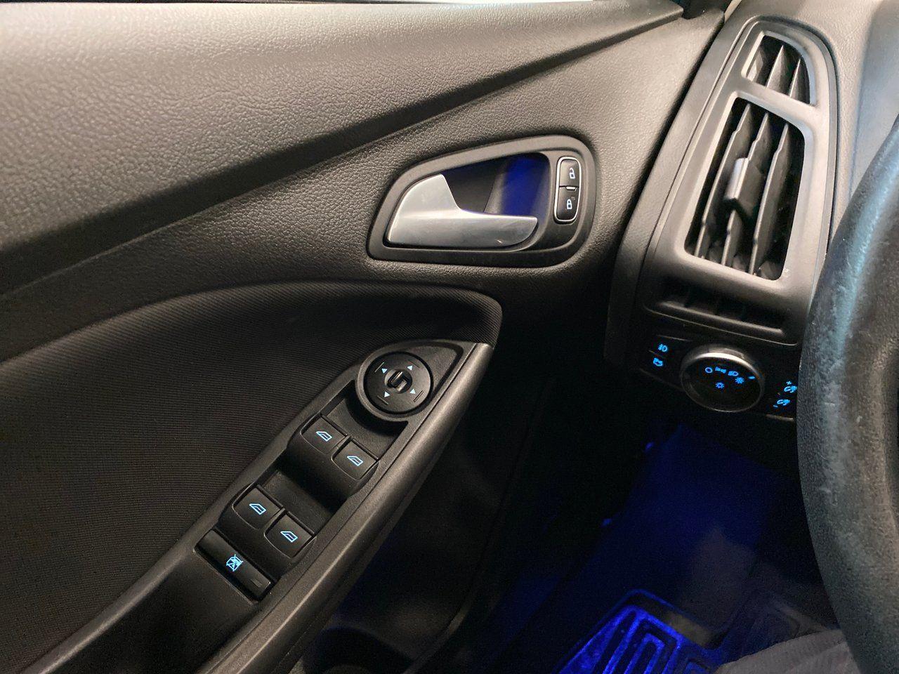 2016 Ford Focus SE-3
