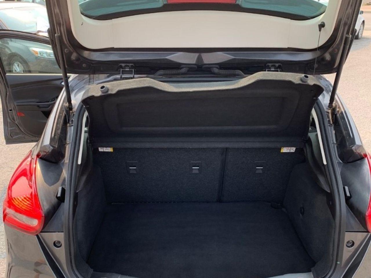 2016 Ford Focus SE-3