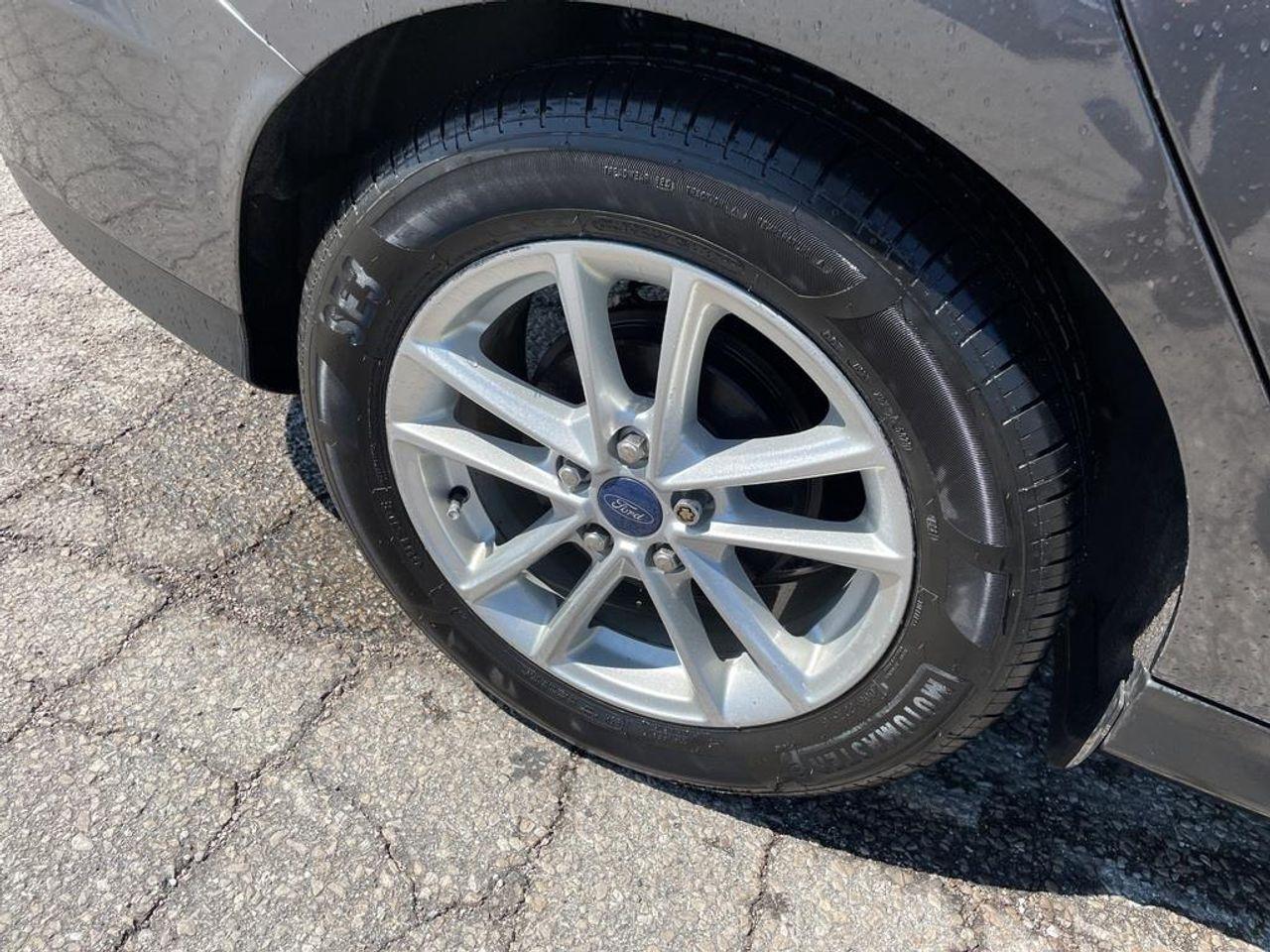 2016 Ford Focus SE-3