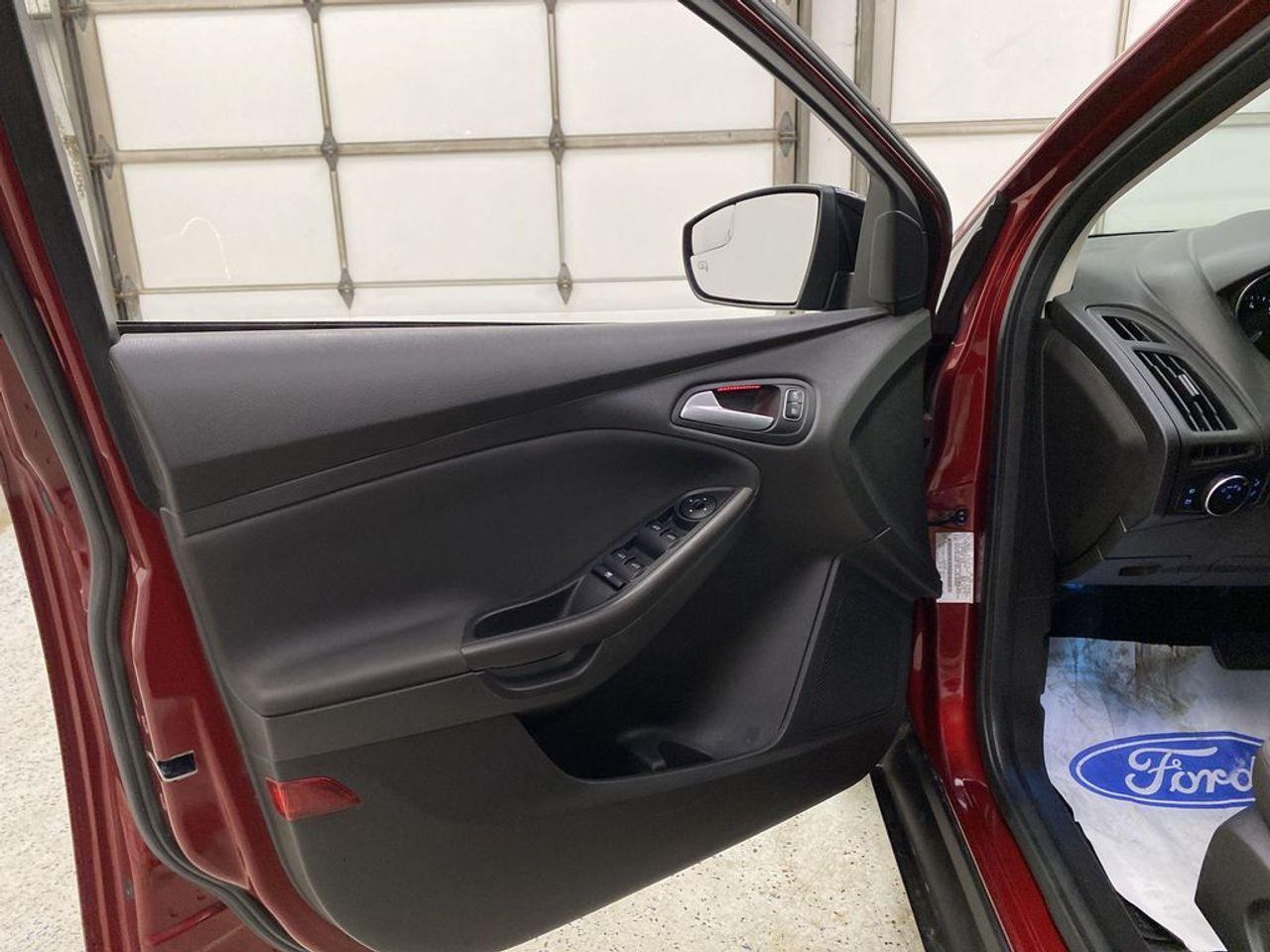 2016 Ford Focus SE-2