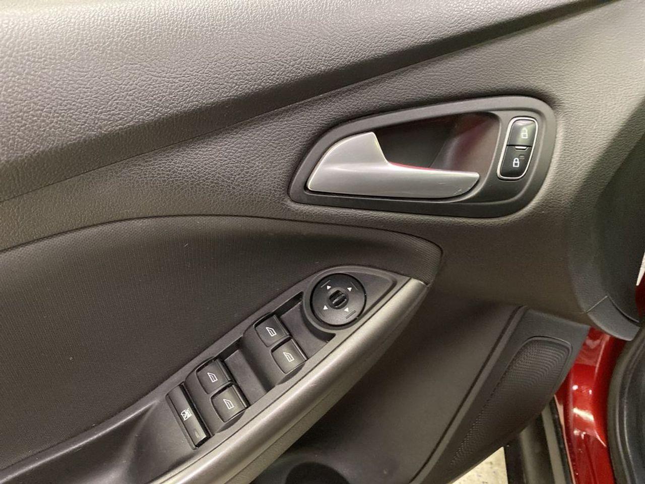 2016 Ford Focus SE-3