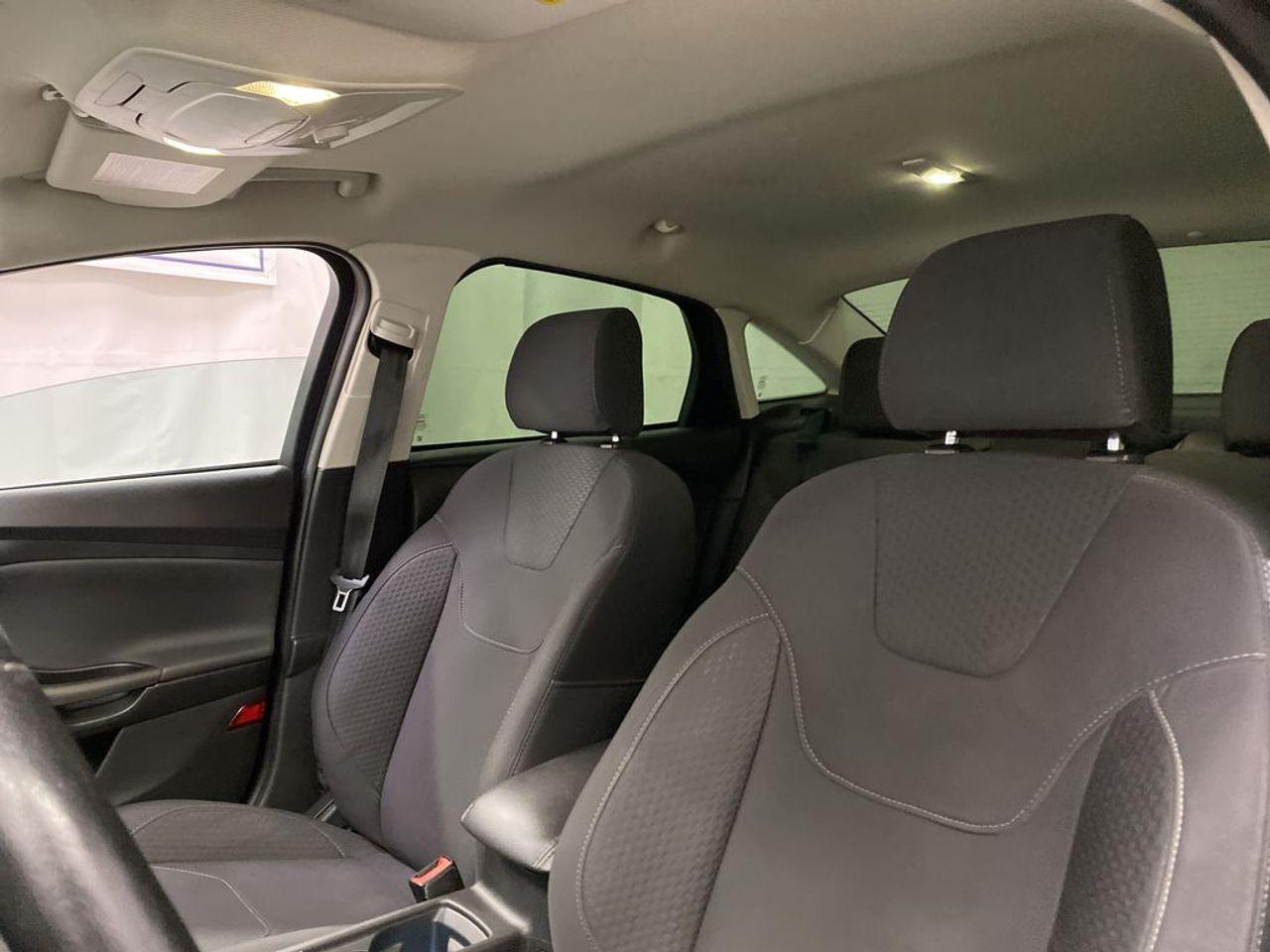 2016 Ford Focus SE-4