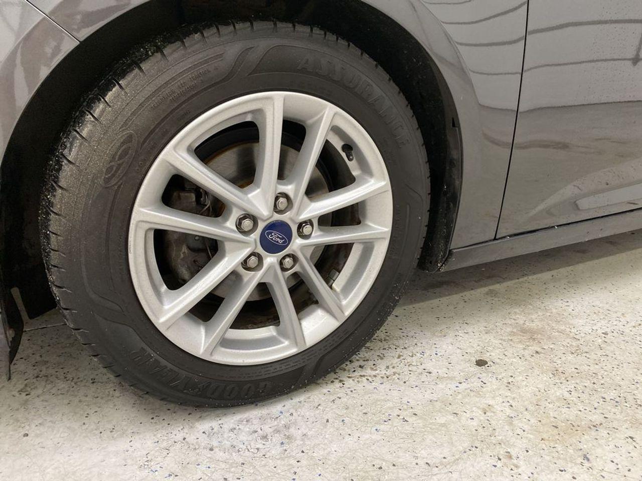2016 Ford Focus SE-2