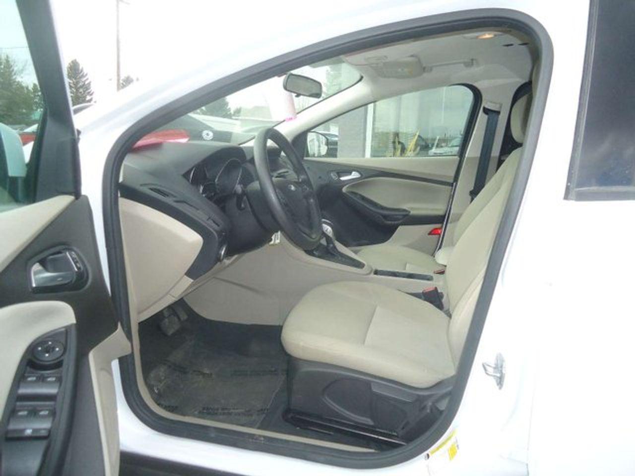2016 Ford Focus SE-3