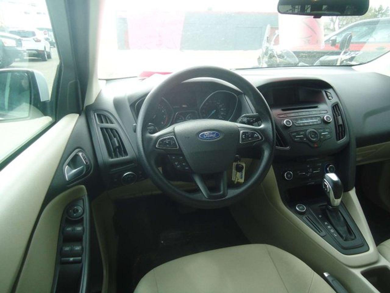 2016 Ford Focus SE-4