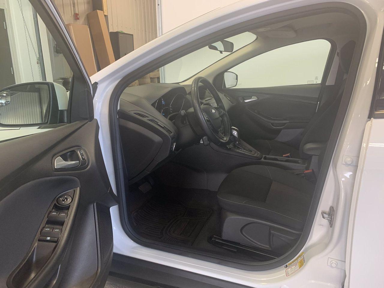 2016 Ford Focus SE-3