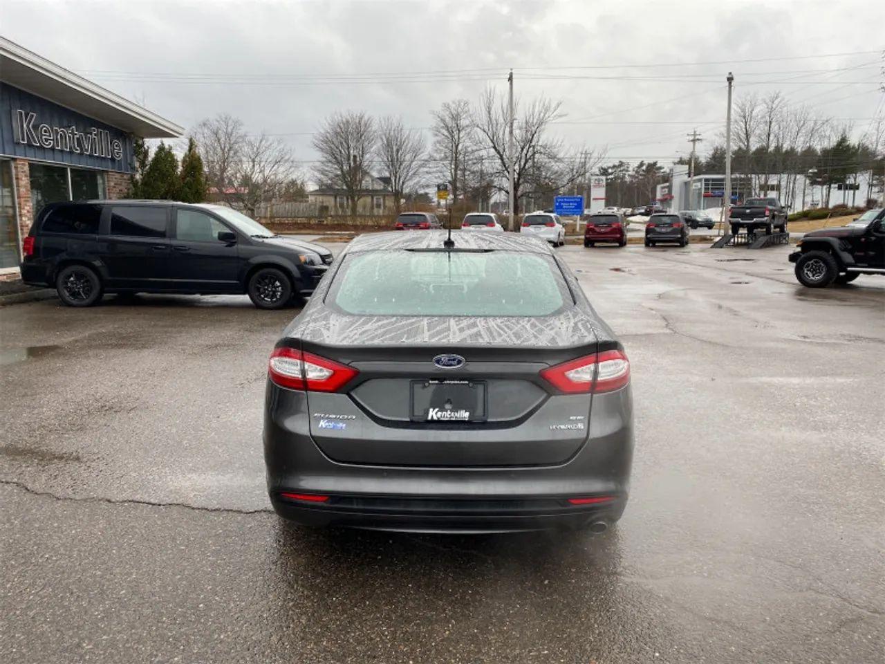 2016 Ford Fusion Hybrid -3