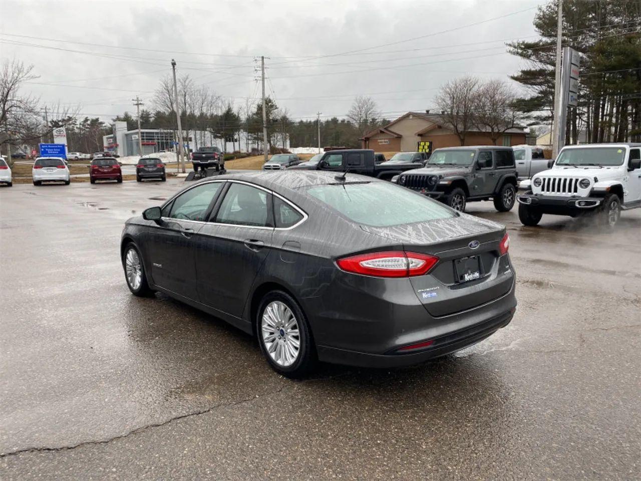 2016 Ford Fusion Hybrid -4