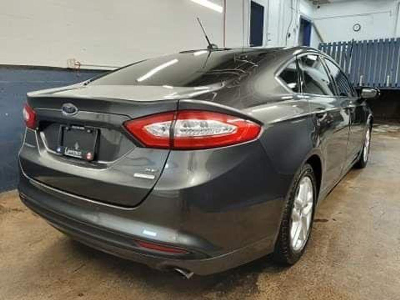 2016 Ford Fusion SE-2