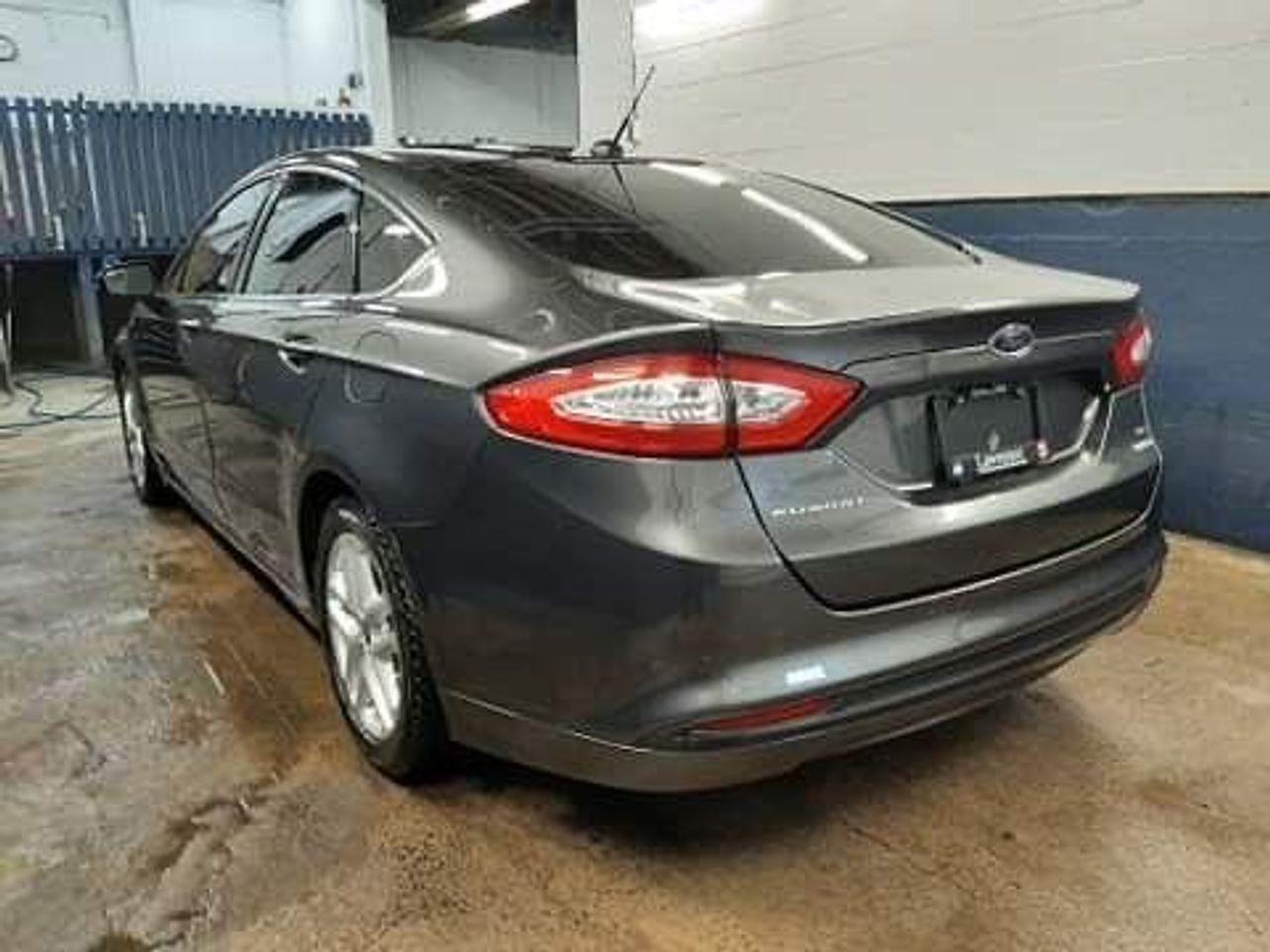 2016 Ford Fusion SE-4