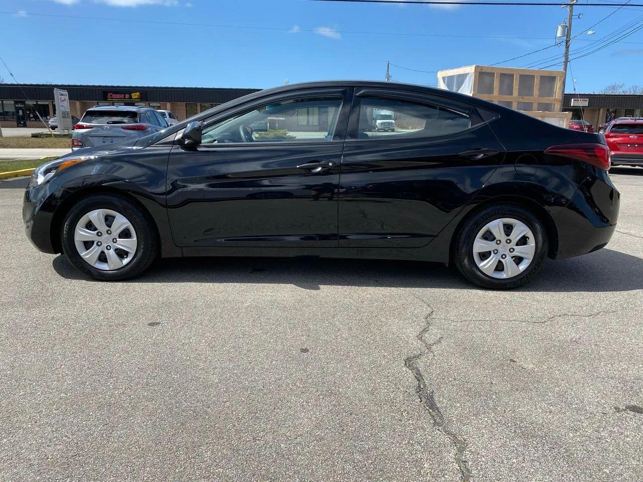 2016 Hyundai Elantra L-3
