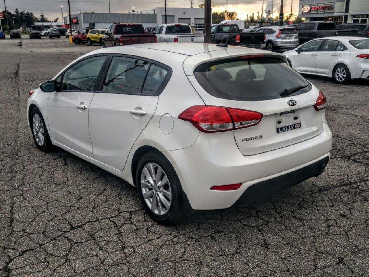 2016 Kia Forte 5-Door LX-3