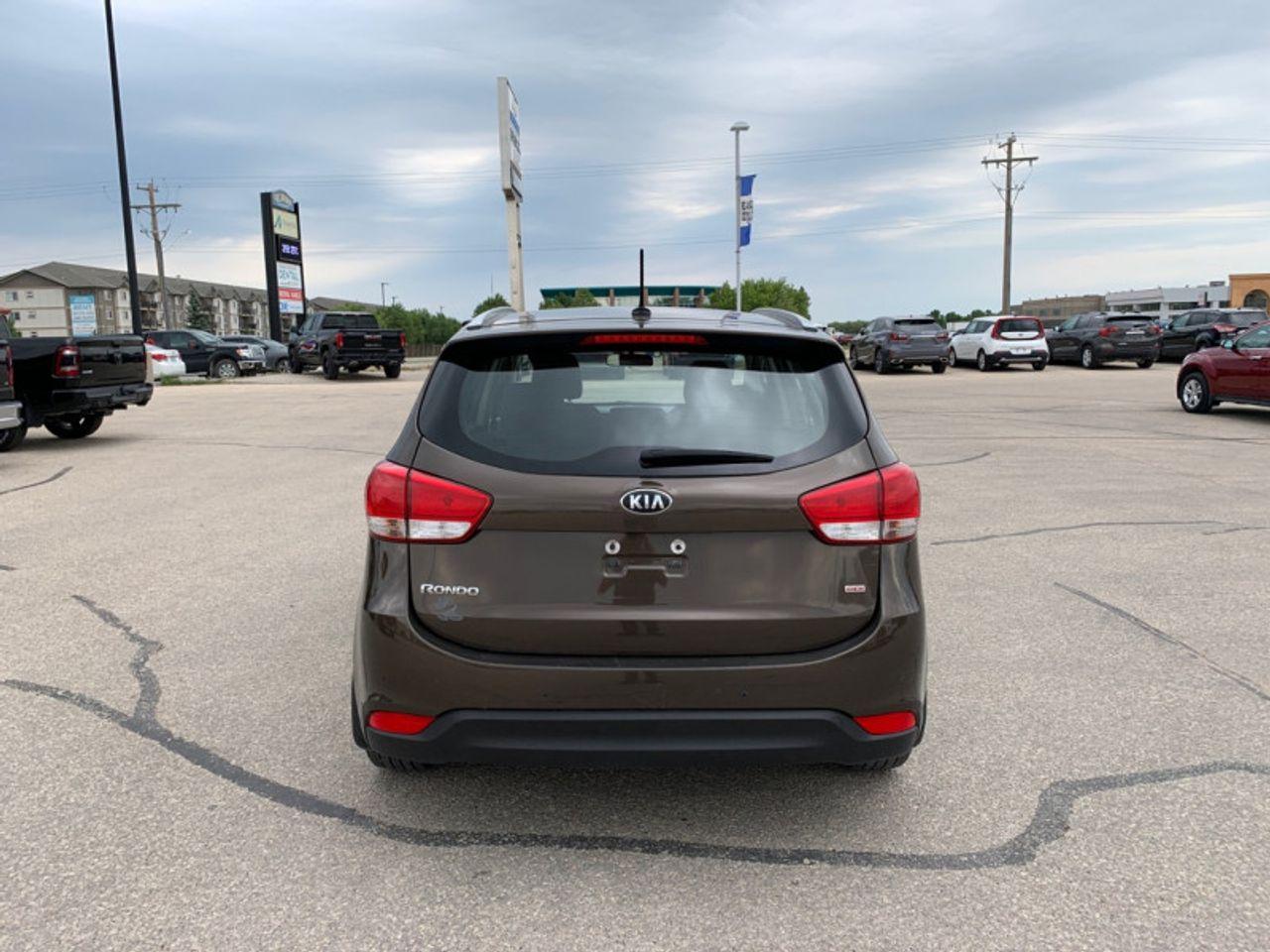 2016 Kia Rondo FX-4