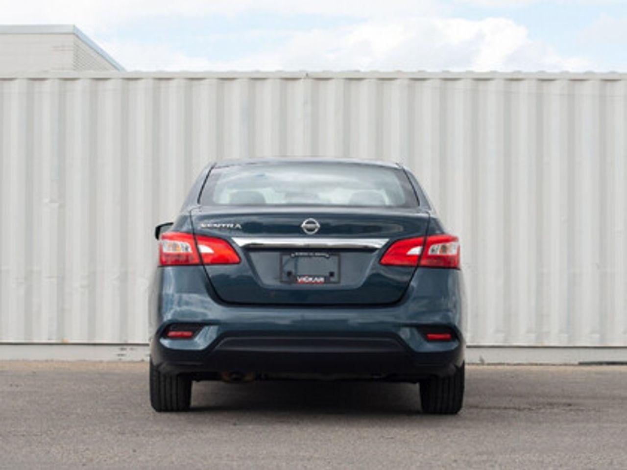 2016 Nissan Sentra S-4