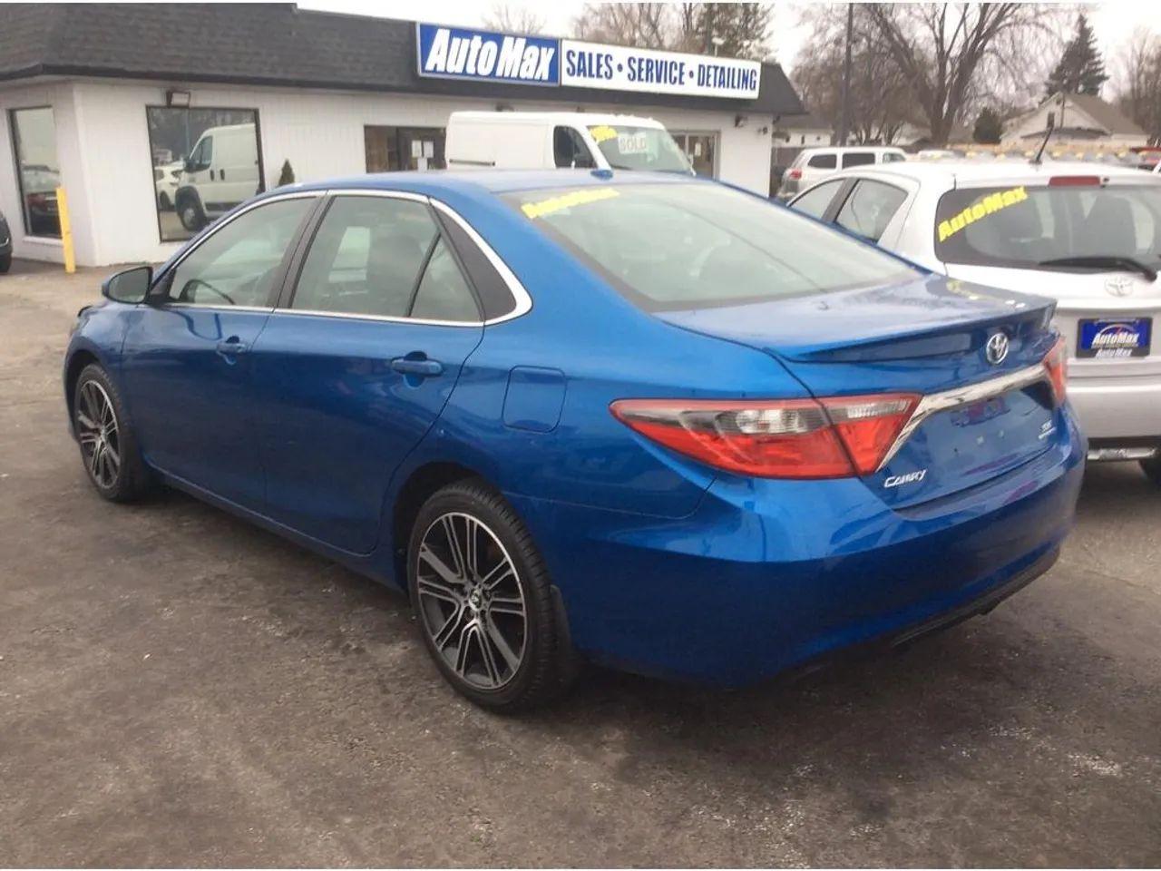 2016 Toyota Camry SE-3
