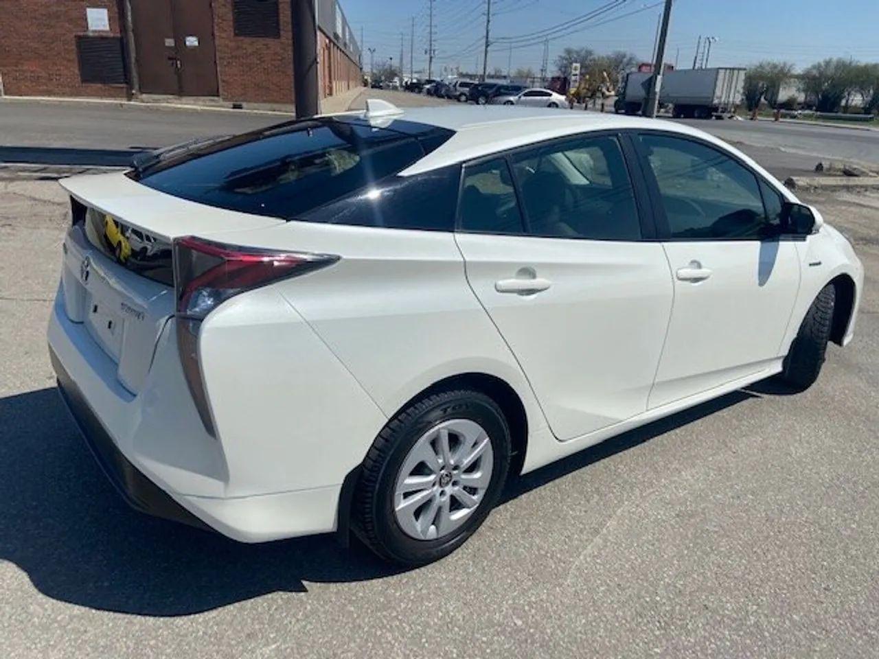 2016 Toyota Prius Two-4